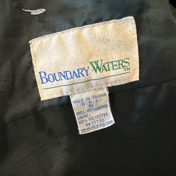 Boundary Waters Women's Vintage Leather Jacket in green - Picture 9 of 9
